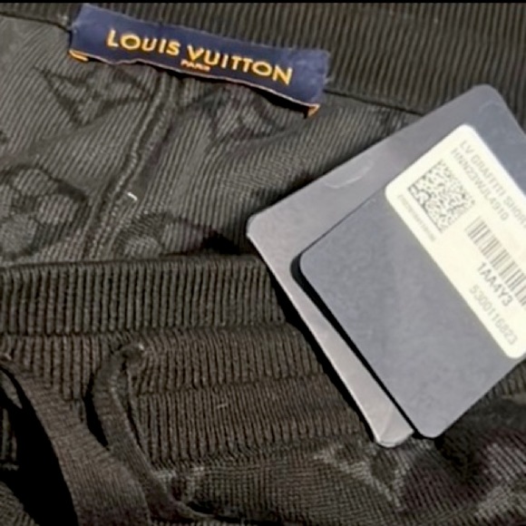 🦁 Louis Vuitton LV Monogram Graffiti Shorts - Picture 6 of 8